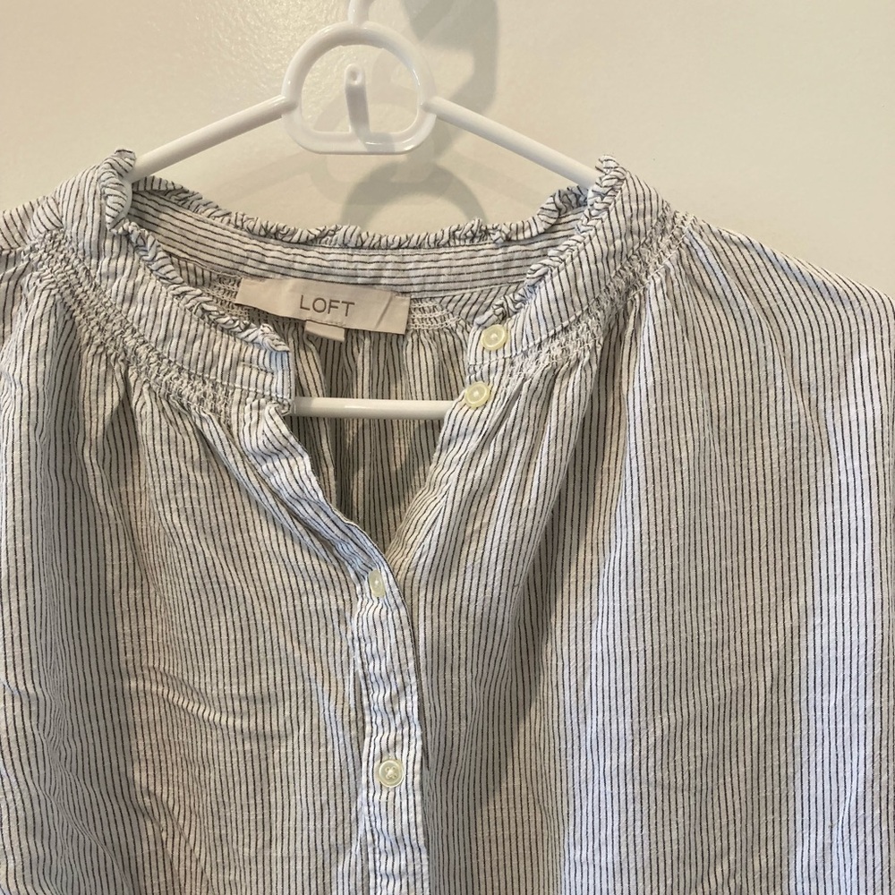 LOFT Women’s Top - Medium
